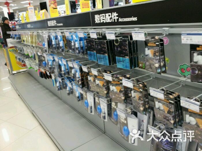 苏宁电器产品摆放整齐有序 郑州家用电器及零配件店的全新面貌